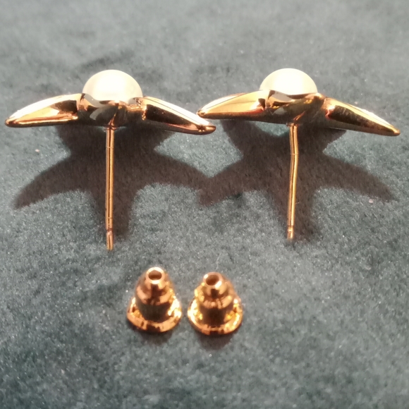 14 k Yellow Gold Plated Star Earrings. - Picture 8 of 8